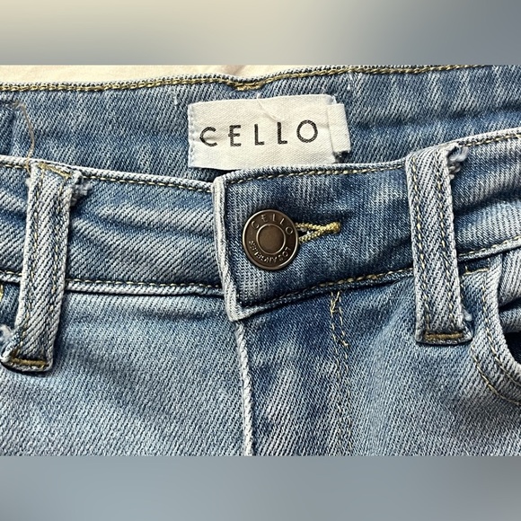 Cello Women's Distressed Light Blue Jeans Size 7 - Picture 2 of 15